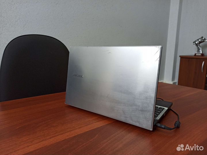 Мощный Samsung NP300V5A: i78gb SSD 256GT520MX