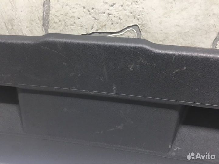 Обшивка крышки багажника Volkswagen Polo V