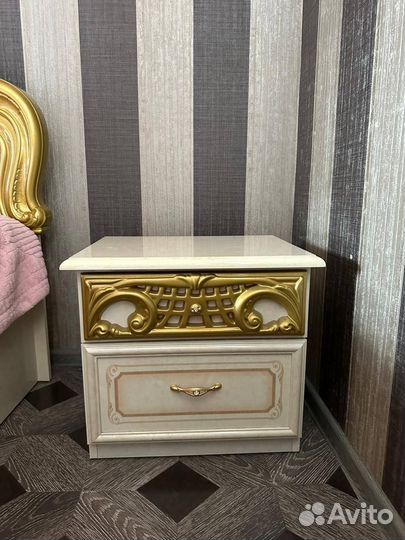 Спальный гарнитур