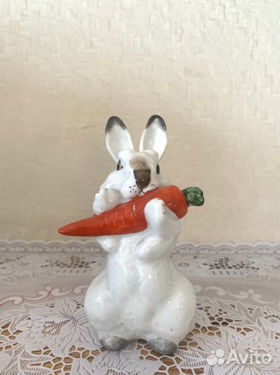 Статуэтка заяц с морковкой лфз