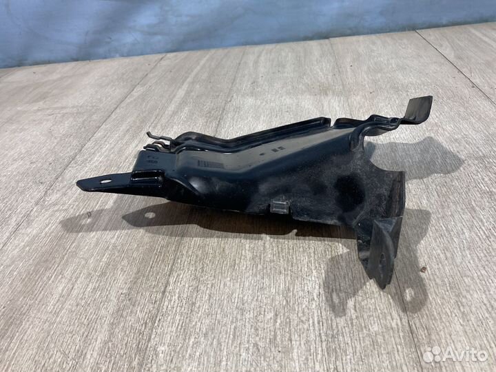 Пыльник двигателя правый LADA X-Ray Cross 2015