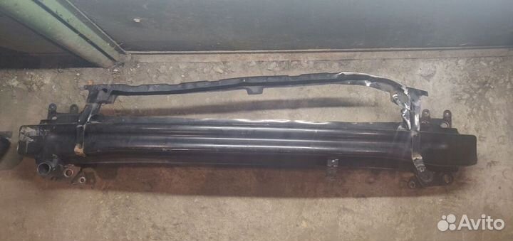 Усилитель переднего бампера Skoda Octavia A5 FL