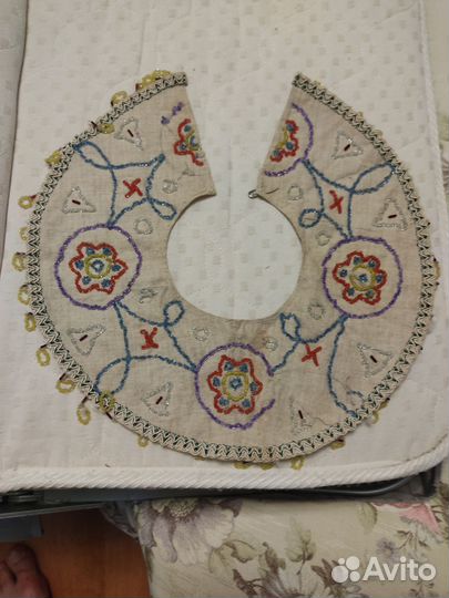 Воротник старинный бисер и лен и брошь скань