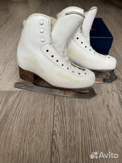 Фигурные коньки risport