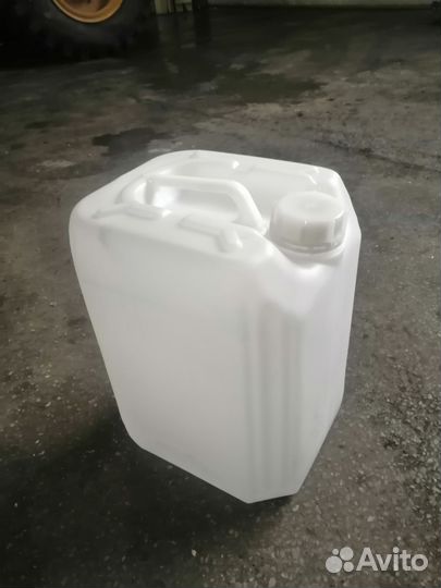 Канистры пластиковые 20 литров