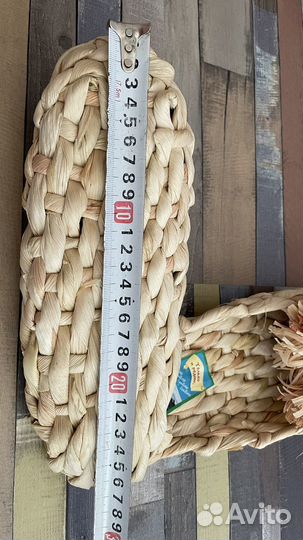 Лапти плетеные сувенирные в виде шлепок с помпоном