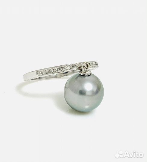 Кольцо из белого золота с жемчугом и бриллиантами