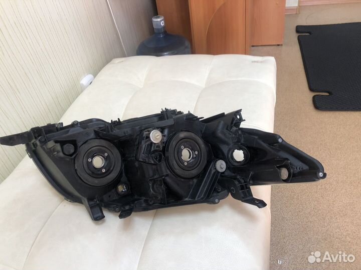 Фара toyota corolla 150 оригинал продам