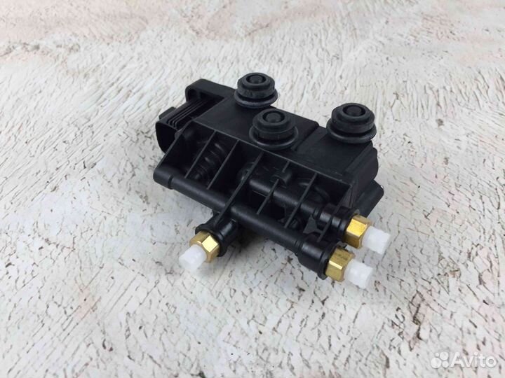 Блок клапанов пневмоподвески Range Rover Sport