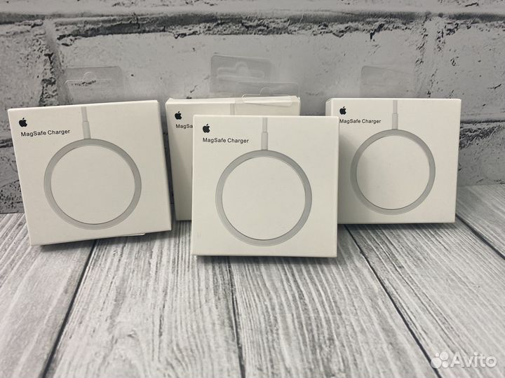 Беспроводное зарядное устройство Apple MagSafe