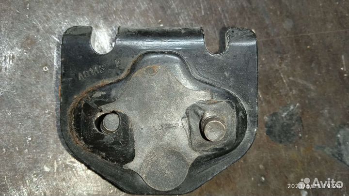 Ответная часть замка двери форд