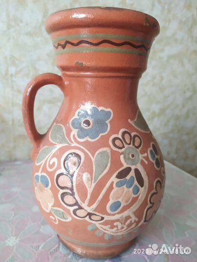 Старинный глиняный кувшин