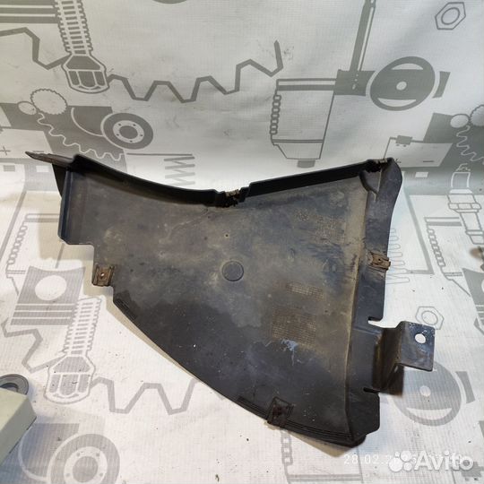 Правый локер м бампера BMW f10