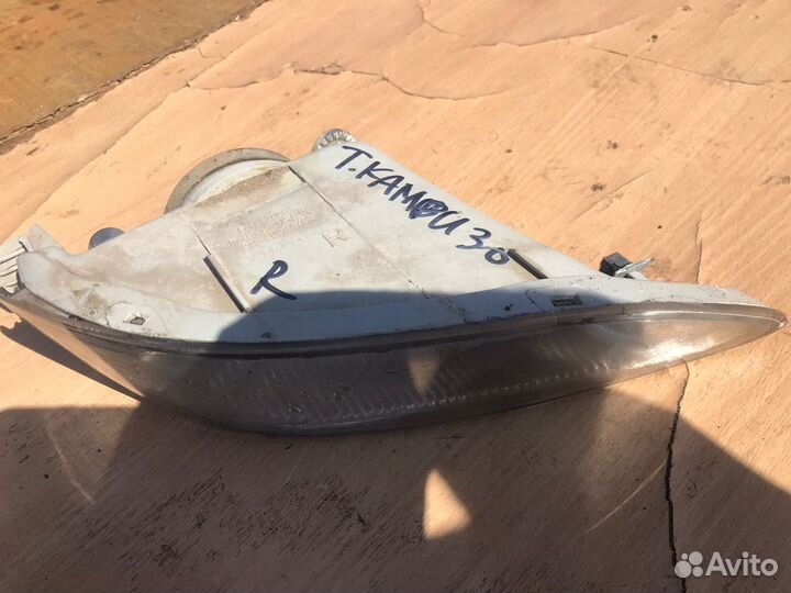 Фара туманная правая Camry V30 2001-04