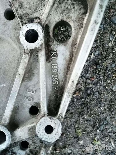 Подрамник Шкода Октавия А5 2013 год