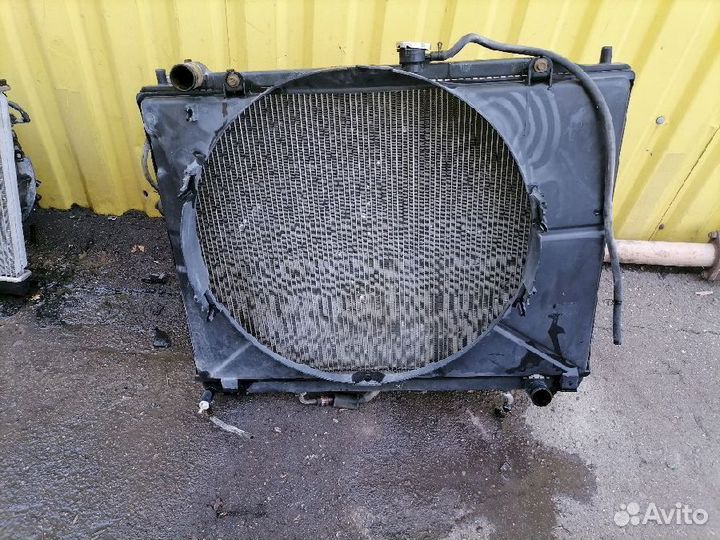 Радиатор охлаждения Mitsubishi Pajero Pajero III V