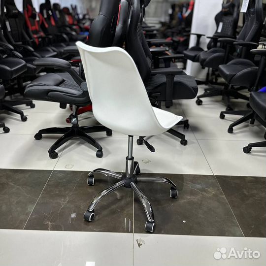 Офисное кресло Dobrin Mickey