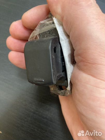 Кнопка стеклоподъемника задняя левая Nissan