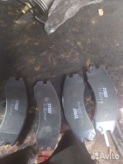 Тормозные колодки на Митсубиси поджеро и форд