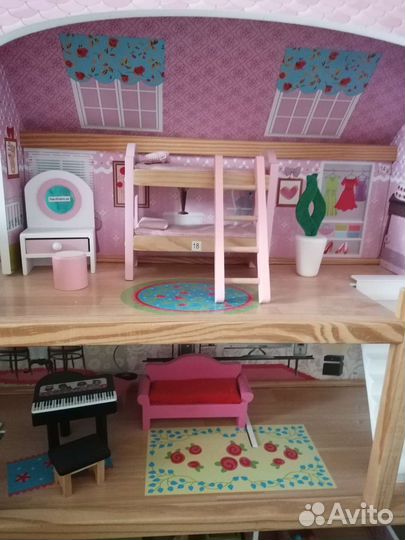 Домик кукольный деревянный