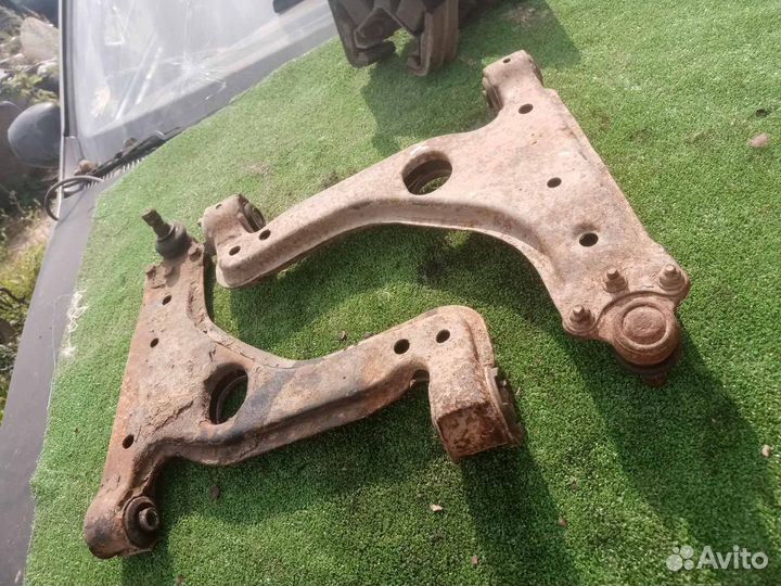 Рычаг передней подвески Opel Vectra B