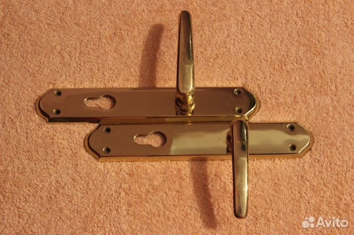 Глазок СССР и дверные ручки Испания