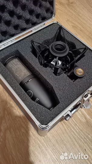 AKG P220 студийный микрофон