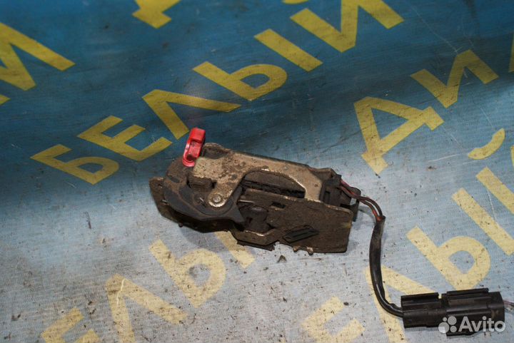 Замок крышки багажника Chrysler Voyager 4