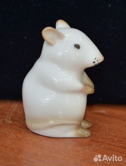 Мини фарфоровая статуэтка- белый хомяк.лфз