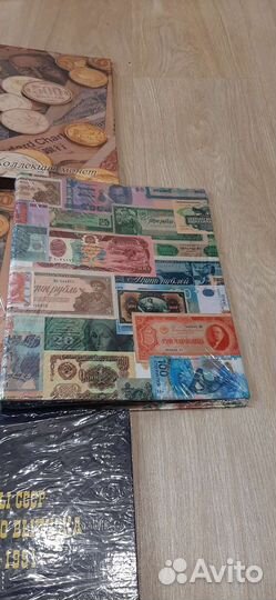 Альбомы под монеты банкноты и марки