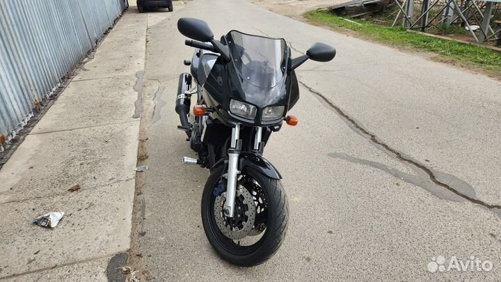 Yamaha fzs600
