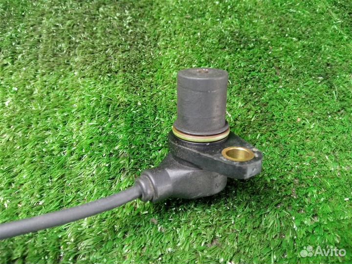 Датчик положения коленвала Volkswagen Passat (B6)