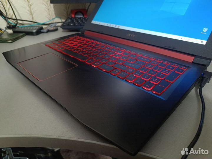 Nitro: ipsFhd i5-8300h Gtx1050 ti, 12Ddr4 ssd+1tb