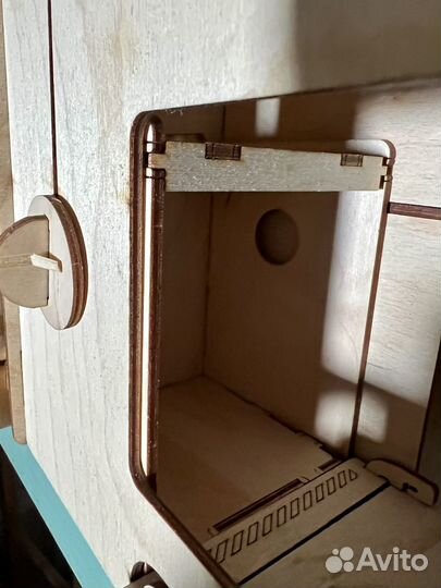 Трёхэтажный гараж с лифтом