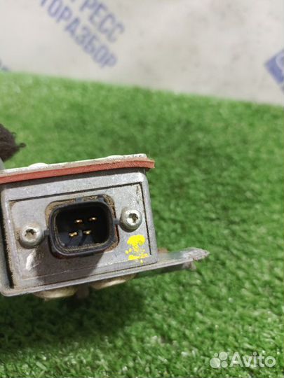 Датчик удара передний правый Toyota Avensis