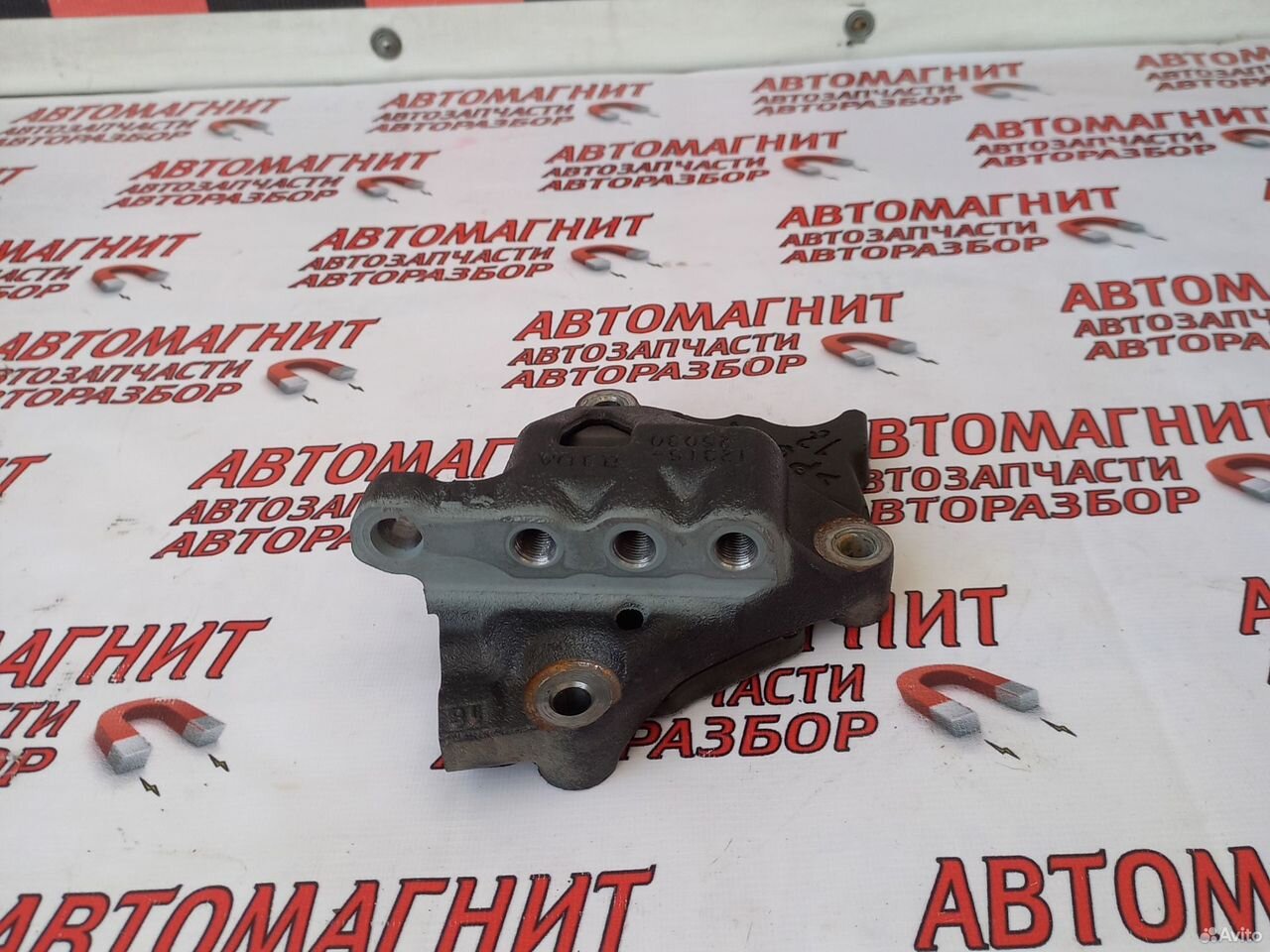 Кронштейн двигателя правый Тойота Рав 4 50 2.5