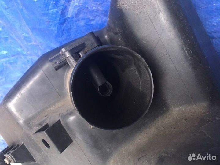 Корпус воздушного фильтра Toyota Sienna XL10