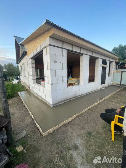 Бригада строителей