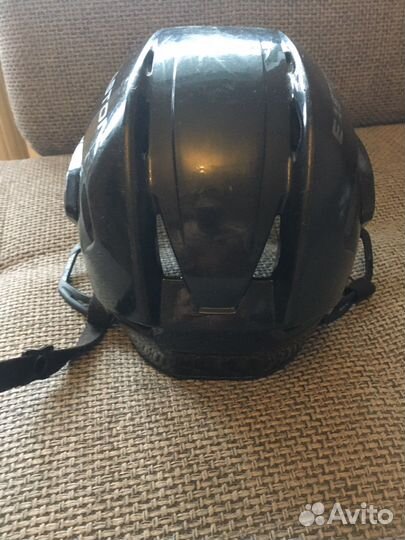 Хоккейный шлем