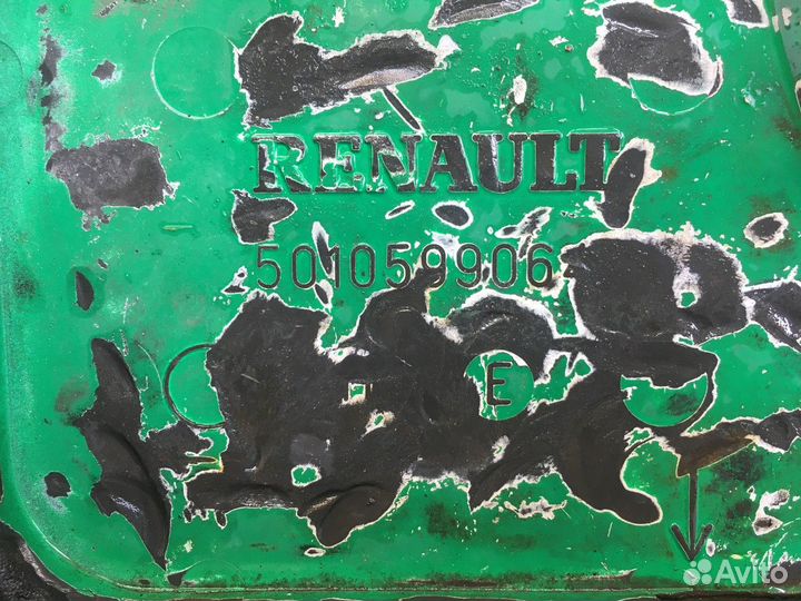 Крышка инструментального ящика слева