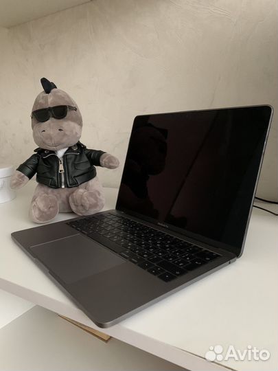 Macbook pro 13 2020 i5 8gb 250