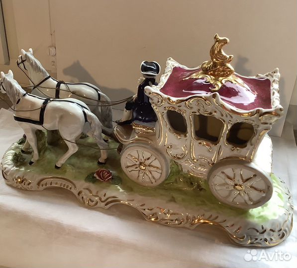 Антикварная фарфоровая карета
