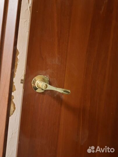 Дверь входная деревянная с коробкой