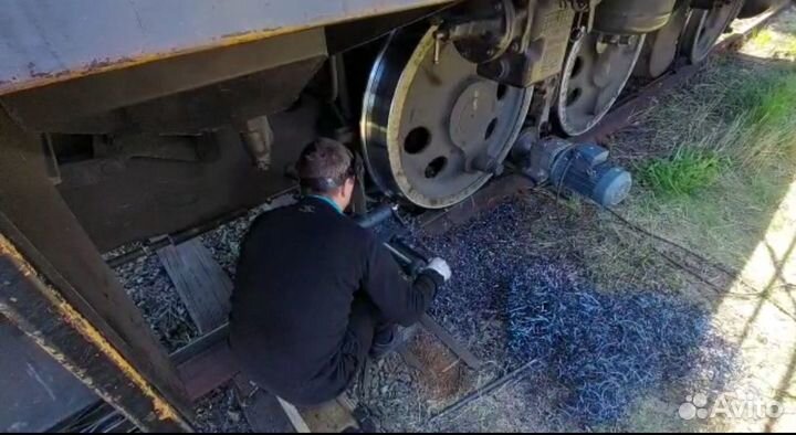 Токарь по обточке колесных пар