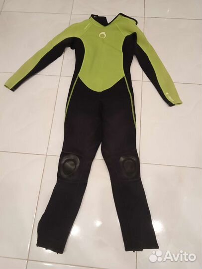 Гидрокостюм для дайвинга и гидроботинки
