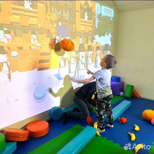 Интерактивная стена 