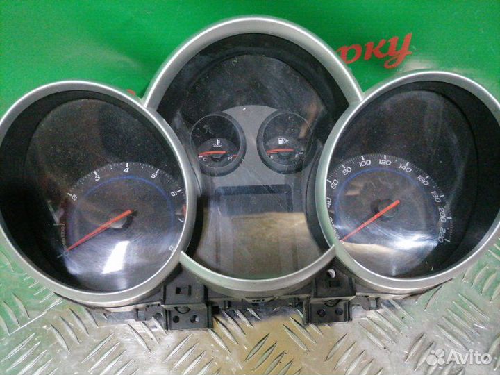 Щиток панель приборов Chevrolet Cruze седан 1.6