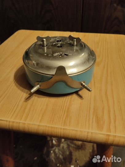 Часы будильник СССР янтарь 4 камня