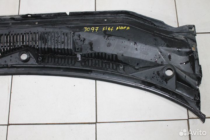 Решетка стеклоочистителя Fiat Albea