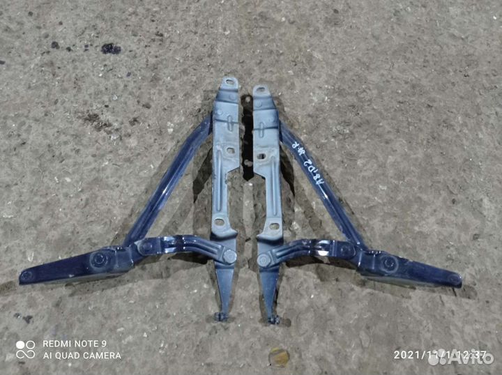 Петля багажника левая/правая Ауди А8 Д2